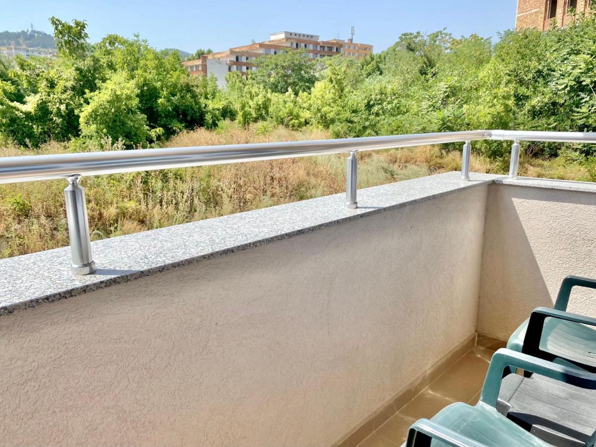 Cozy & Modern 1Br Apart For 4 Guests Next To Medical University & Free Parking Stara Zagora Exteriör bild